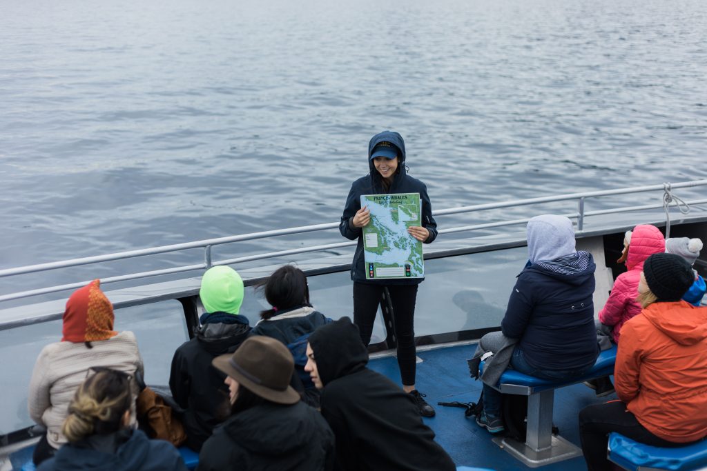 Naturalist explaining behaviours